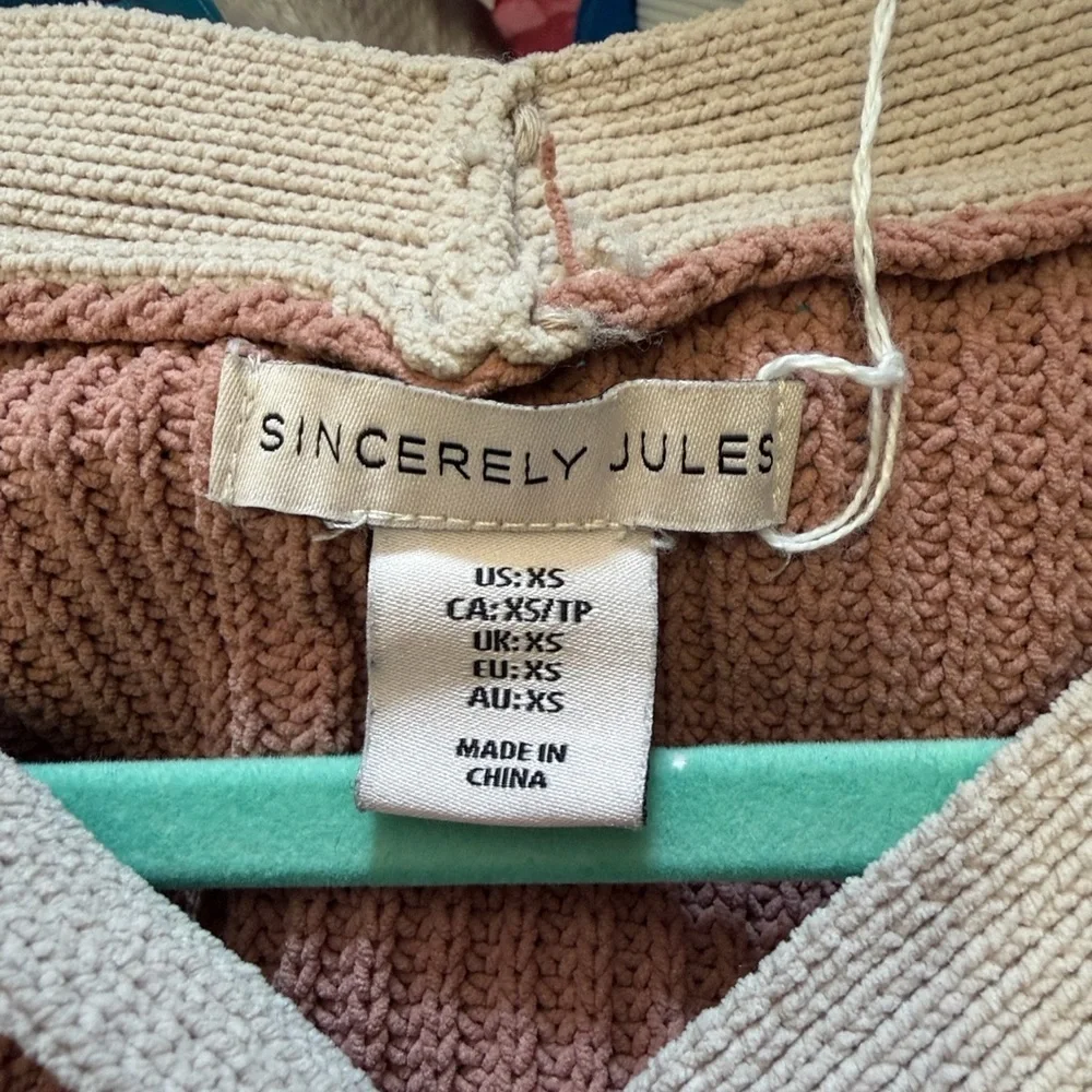 Sincerely Jules Women’s Marsala and Tan Cropped Knitted Sweater. Size:Xtra Small